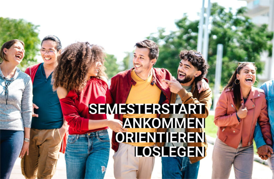 Gruppe lachender Studierender geht gemeinsam über den Campus, dazu der Schriftzug «Semesterstart – Ankommen, Orientieren, Loslegen»